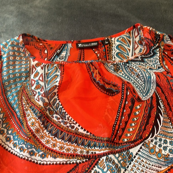 New York and Co. Red dark floral sheer top, small. - Picture 2 of 9